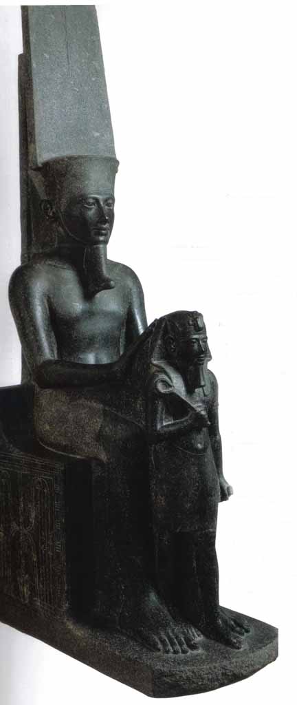 Гранитная статуя (бог и Хоремхеб)