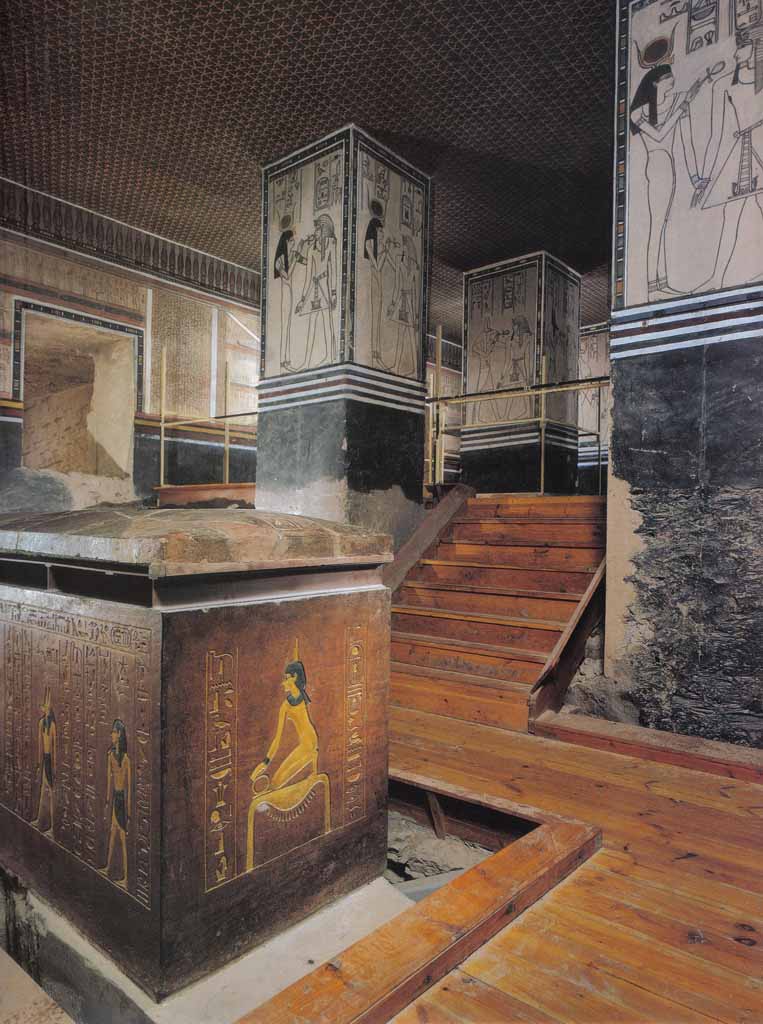 Кварцитовый саркофаг Аменхотепа II