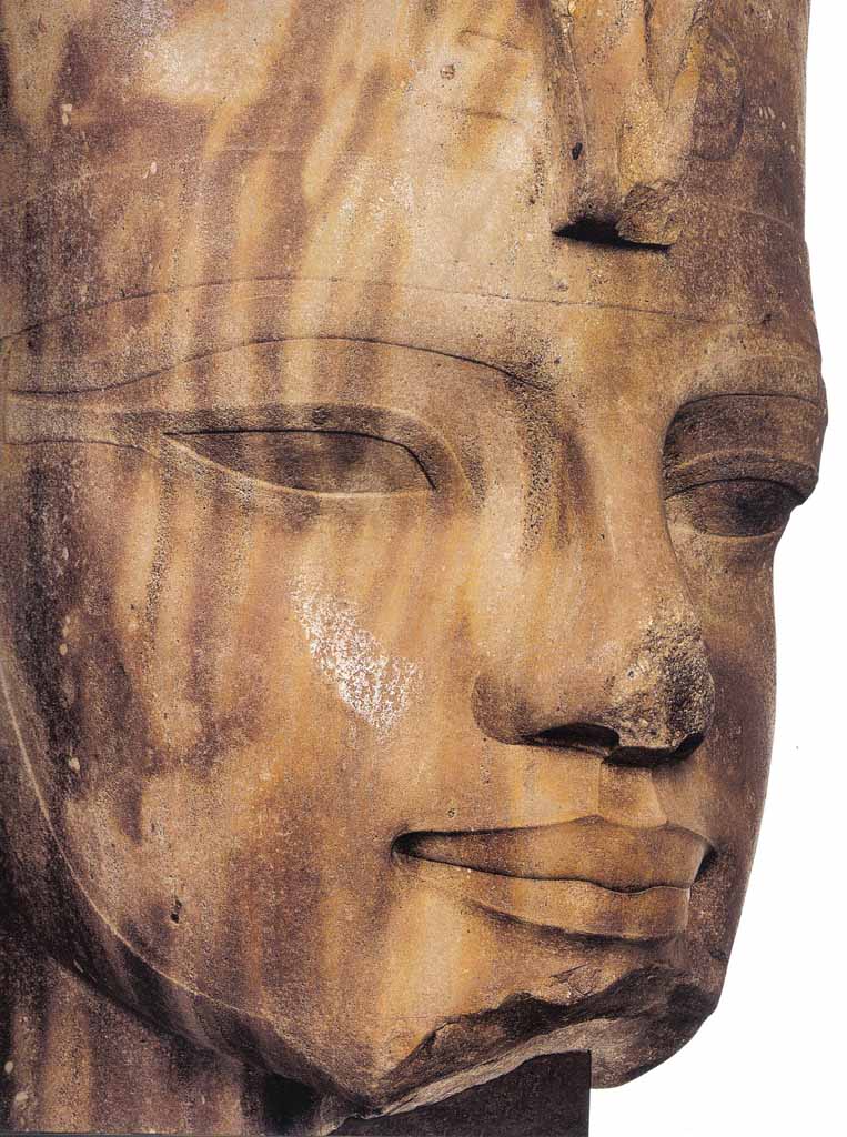 Голова кварцитовой статуи Аменхотепа III